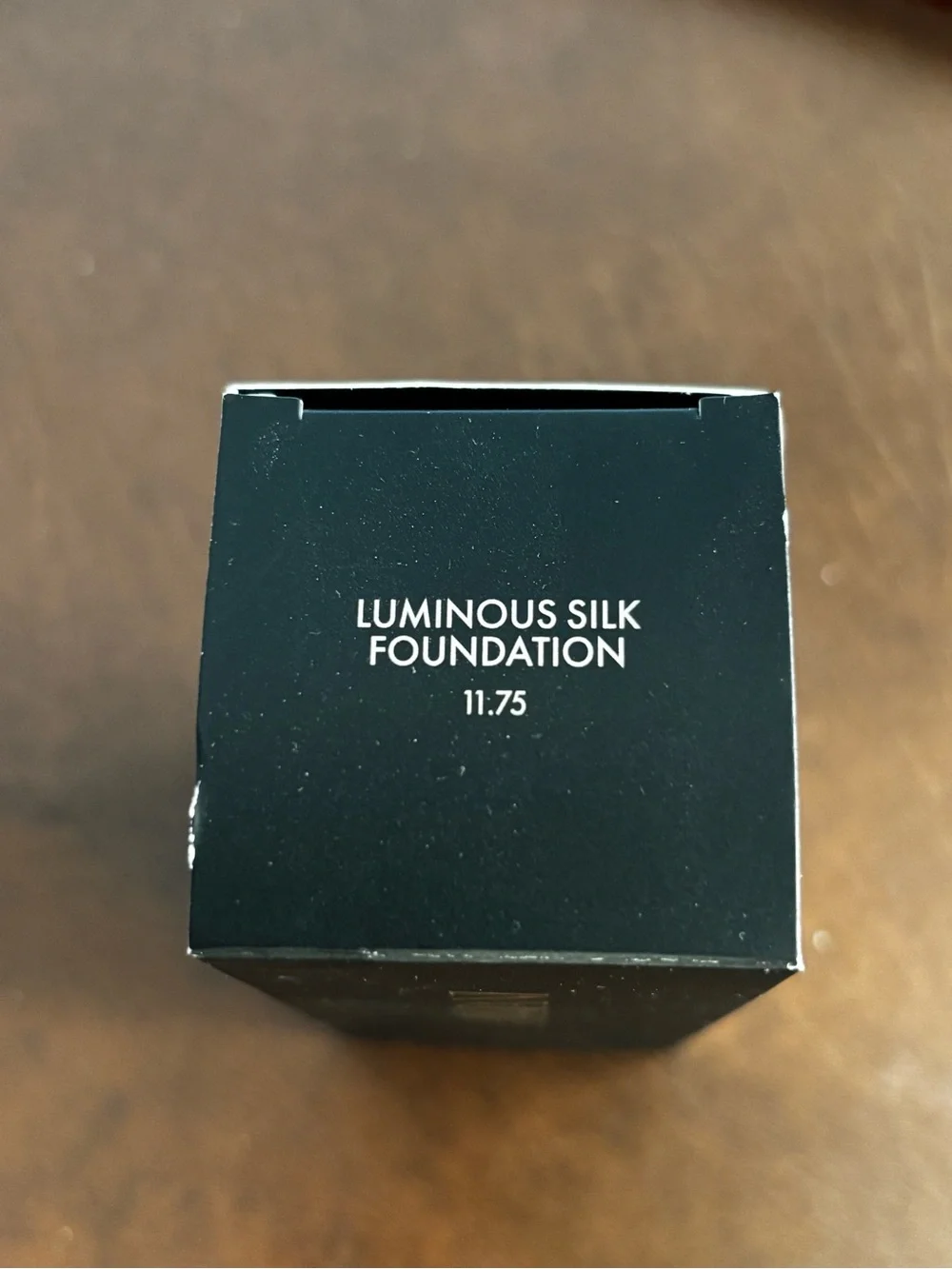Giorgio Armani Luminous Silk Foundation — Deep Neutral Pink (11.75)